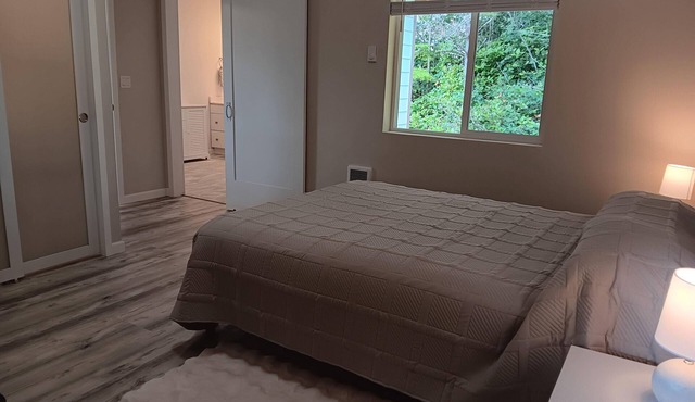 Newly-built Spacious 1-bedroom Home - Short Walk to Beach