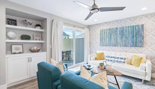 Newly renovated condo, closest walk to theme parks - pools & hot tub on-site