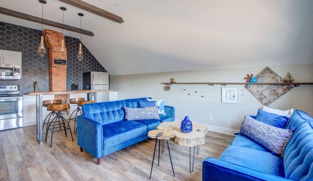 Niagara Falls Clean and Stylish Loft
