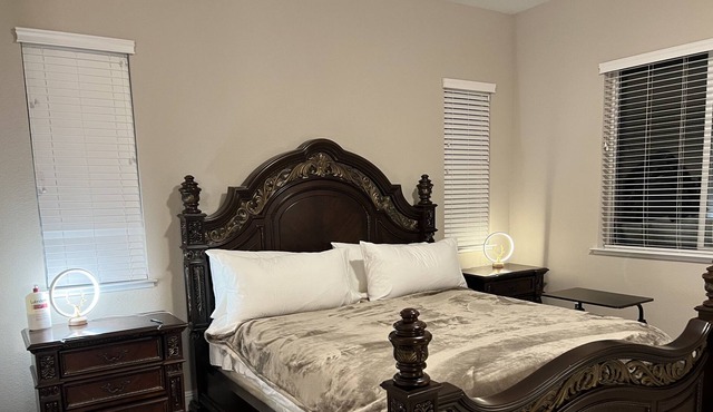 Nice Master bedroom in Brentwood