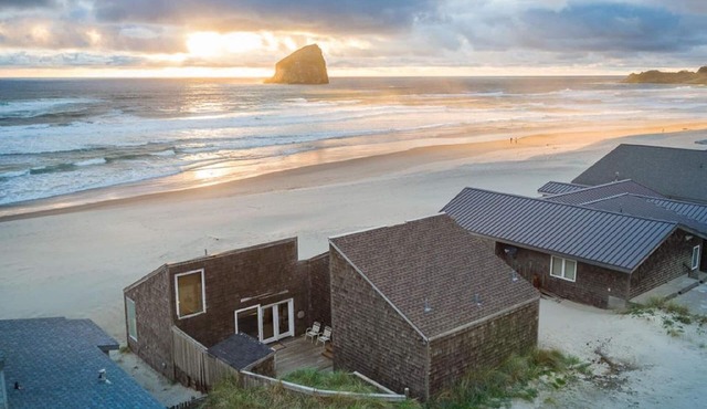 Ocean Front.Sand in your toes getaway!