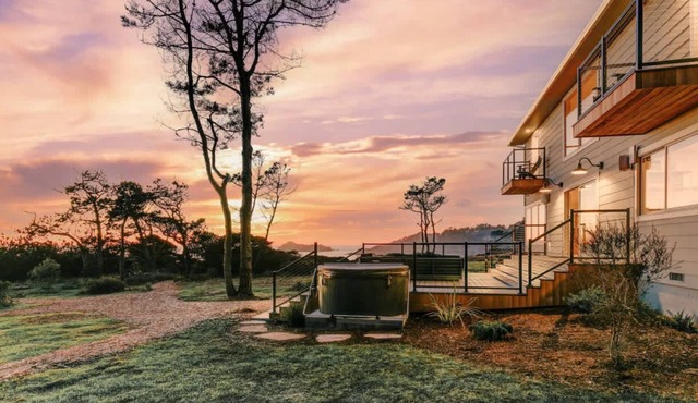 Ocean-View Haven w Sauna, Hot Tub & Fire Pit!