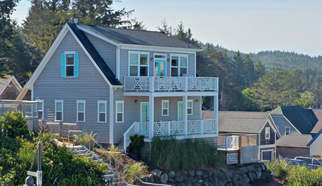 Ocean View! Heated Outdoor Pool, Hot Tub, WiFi, Fire Pit, Luxury Amenities
