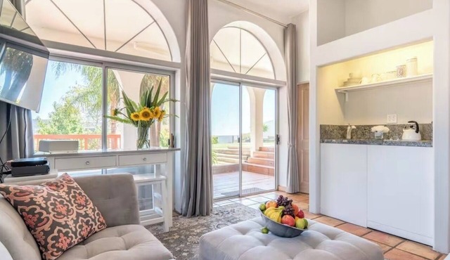 Ocean View Malibu 2-BR Guest Apt with Large Private Yard, Near Hiking