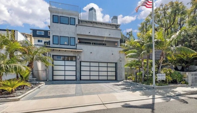 Ocean view Surf Ghetto custom home