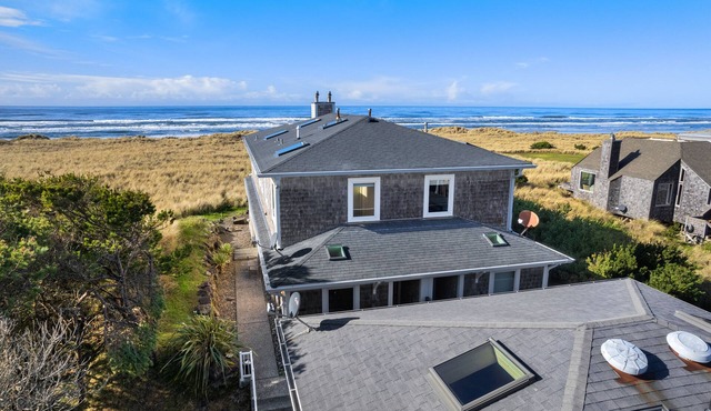 Oceanfront 4bdrm/4bth with private Cabana, EVCharger, Gas FP, jetted tub-Aria