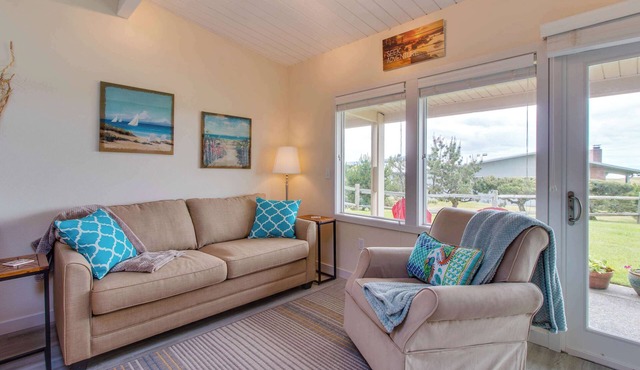 Oceanfront condo near Gearhart Golf Links - walk to beach - No pets