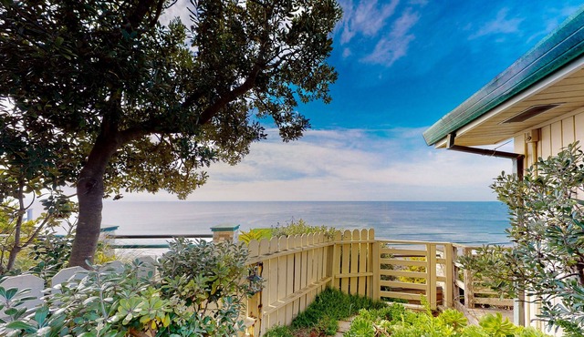 Oceanfront home on a hill with great beach & Monterey Bay views - dog-friendly