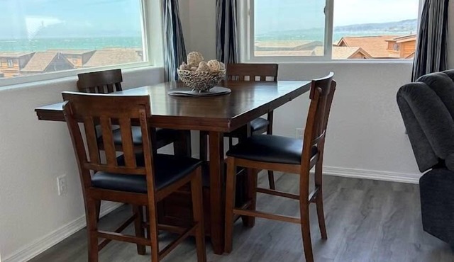Oceanview Cabin 20 with Private Jacuzzi and Large Deck with Seating (Private Beach Owned by White Rock Resort)