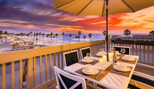 Oceanview Penthouse w/Private Rooftop Deck