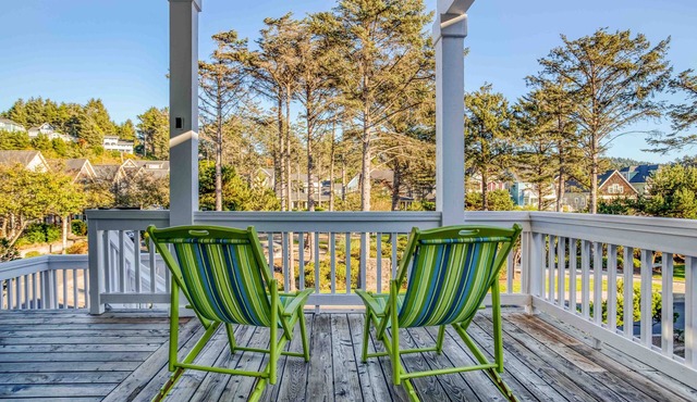 Olivia Beach Craftsman Fully Equipped for Fun, with Two Wrap Decks, Hot Tub!