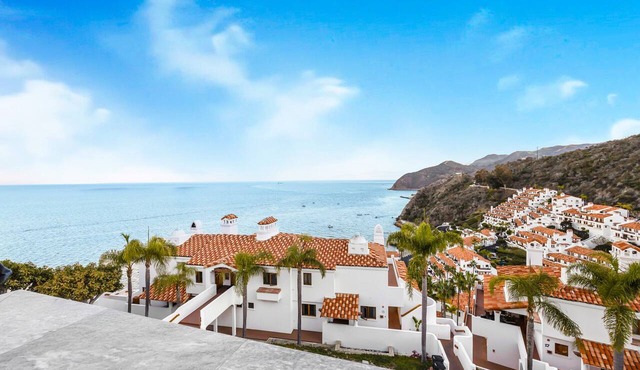 PALAZZO DE MARE: Luxury Villa at Hamilton Cove (bottom level), 6 seat cart, AC,