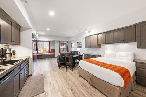 Palisades Tahoe Lodge Rentals Studio #117