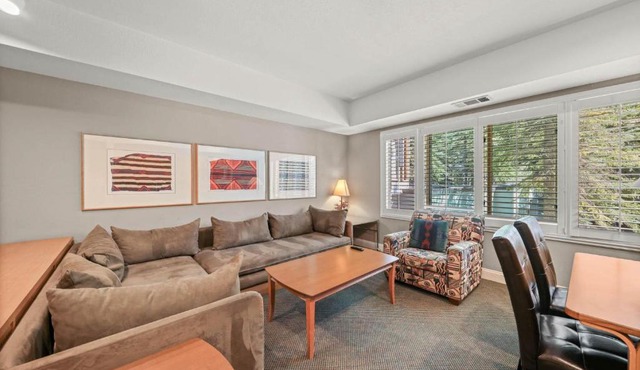 Palisades Tahoe Lodge Rentals Studio #226