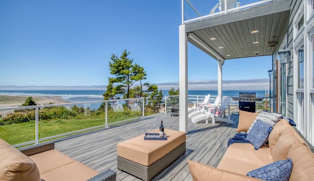 Panoramic Siletz Bay and Ocean Views, Four Bedroom Suites, Contemporary Luxury!