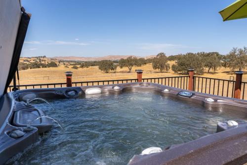 Paso Robles Estate w Hot Tub, Game Room & Views