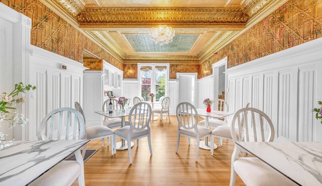 Patio Retreat Suite with private outdoor space at downtown Napa Bed & Breakfast