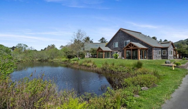 Peaceful 3BR lakeside home near the Oregon Coast with stunning views and cozy comfort.