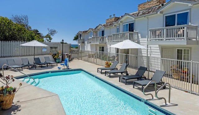 Pelican Inn & Suites