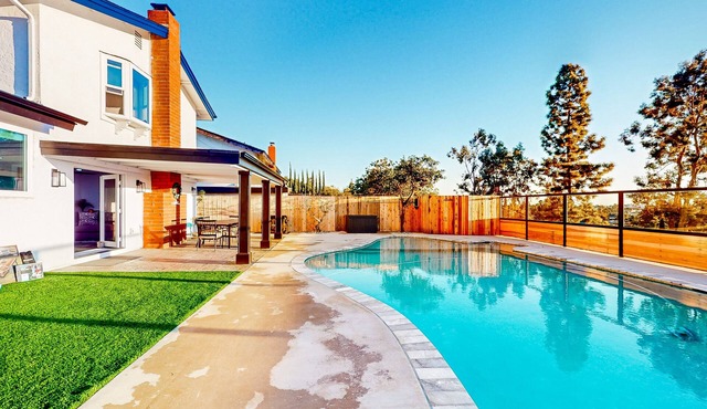 Perfect oasis with saltwater pool, games, firepit, massage chair - dog-friendly