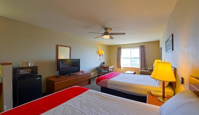 Pet-Friendly Room w/Beach Access Near Scenic Trails