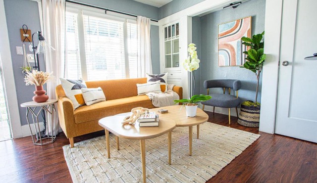 Pet-Friendly Stay, Mins to Beach, Conv Ctr, Prkg LB B