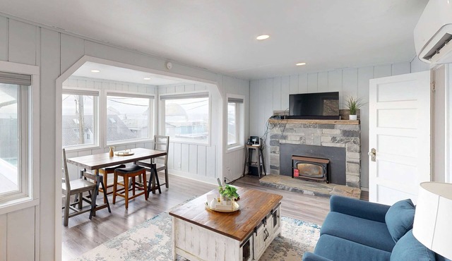 Pleasant dog friendly house with panoramic views short walk to the beach