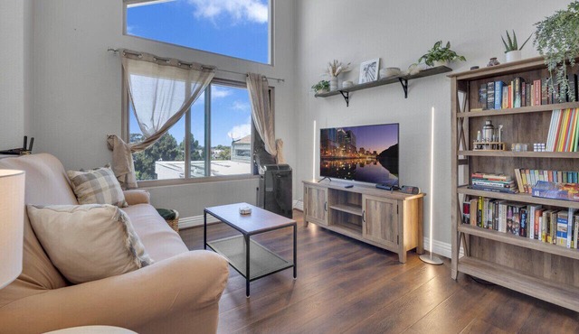 Point Loma 2BR Townhome w/Parking, Prime Location