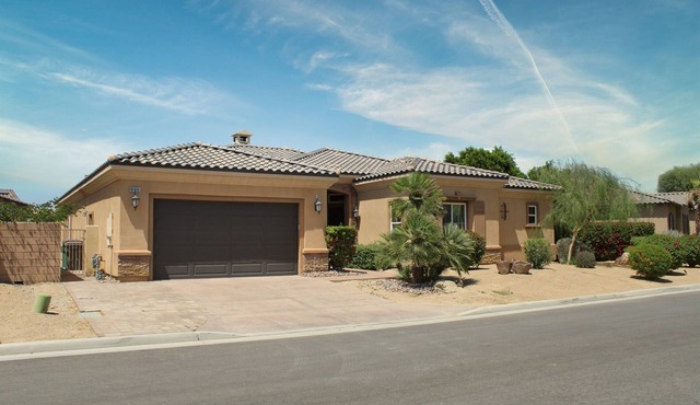 Polo Pointe