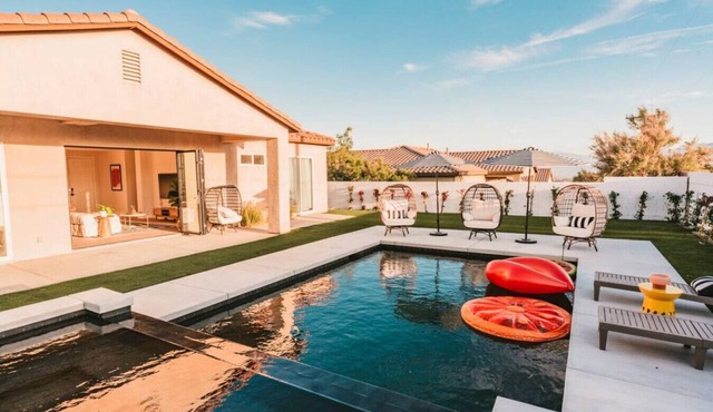 Pomelo · Large 4BD, heated pool, hot tub