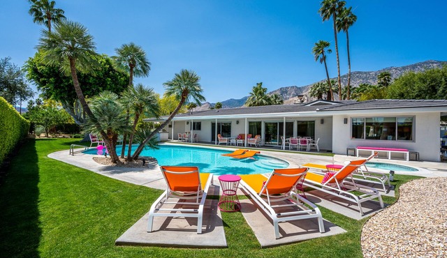 Pool, Spa, Covered Outdoor Seating, Mountain Views, Fire Pit, Free WiFi