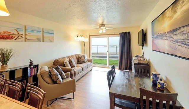 Premier Ground Floor Beachfront Condo - Sleeps 4 - Saltwater Pool!