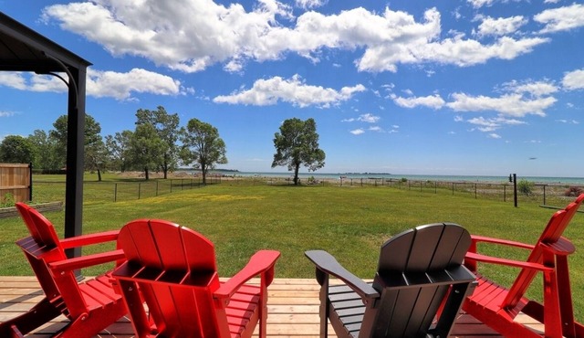 Presqu’ile BeachHouse Cottage on Presqu'ile Beach