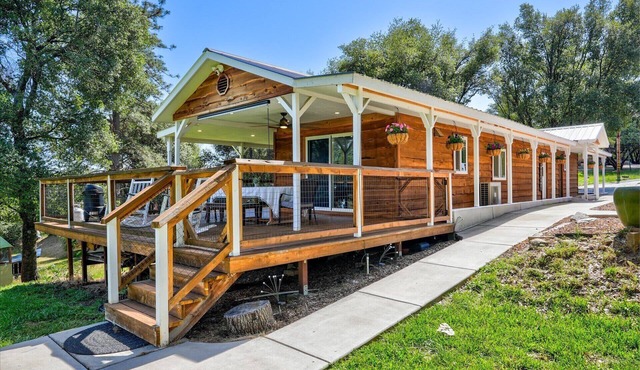 Private Cabin w/Hot Tub & Sauna Near Yosemite