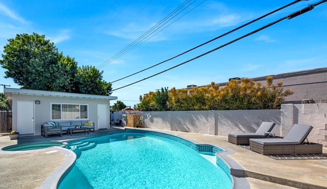 Private Guest House w POOL & HOT TUB - 1 Bd 1 Ba
