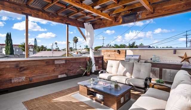Private Luxurious Rooftop Deck & Private Jacuzzi