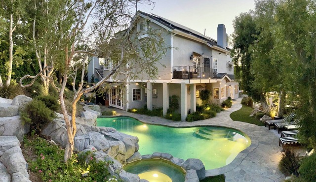 Private Orange County Oasis, 4000 sq ft, Pool & Hot Tub, near Disney & Beaches