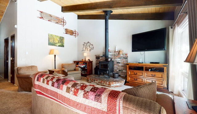 Private Washer/Dryer, Summer Pool On-site. Near Rec Center & Walking Trails