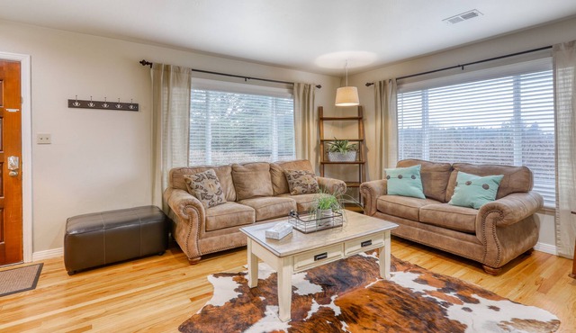 Quiet & comfortable house w/gas grill - drive to beaches & amazing sunset spots!