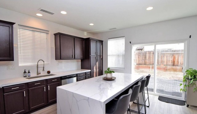 Quiet, residential South Reno rental- 3 minutes to Cyan Park, 20 to Mt Rose