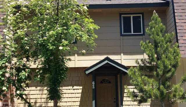 Relax & Recharge: Quiet 2BR Condo in the Heart of North Shore