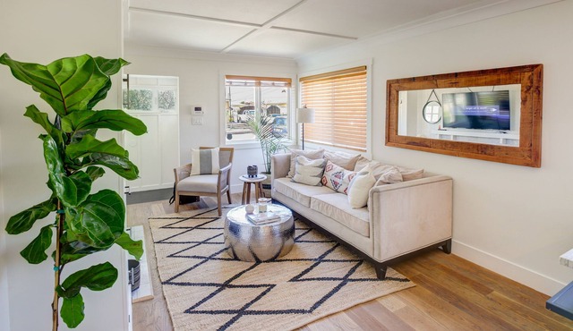 Remodeled cottage, near USD and all of San Diego's main attractions.