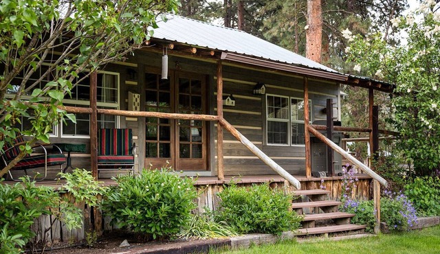 Riverfront Cabin Rental for Four near Crater Lake National Forest, Oregon