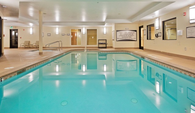 Roll-In Shower Accessible 1-BR | Free Breakfast & Pool