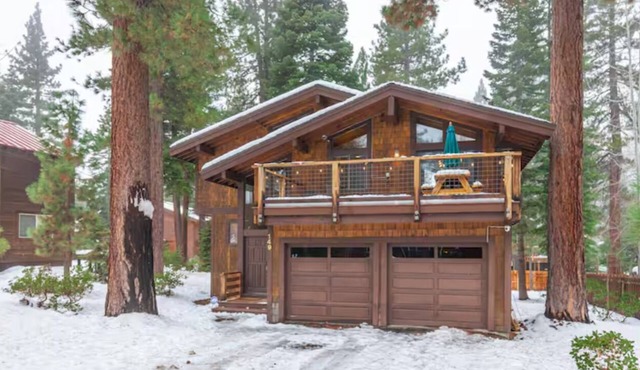 Roundridge Retreat - Dollar Point - Hot Tub - 2 Decks - BBQ - Fireplace