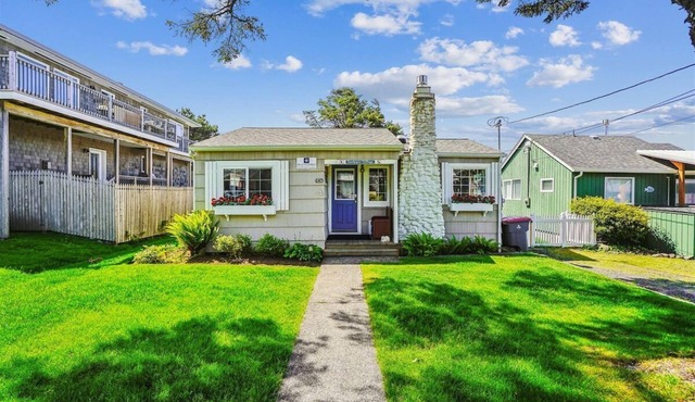 Sandpiper Cottage - Sunny & Bright!