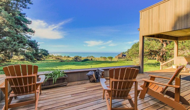 Sea Ranch 3BR oceanfront home with hot tub overlooking Black Point