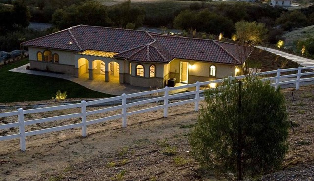 Select Winter Weekends Available! n5-STAR Luxury Wine Country Mini-Estate
