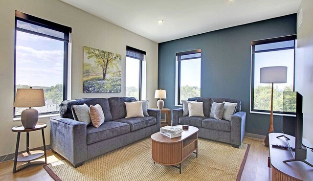 Serene 2 Bed/2 Bath | Cleveland Clinic | Free Garage
