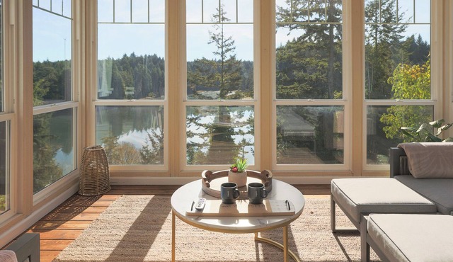 Serene Lake View Retreat